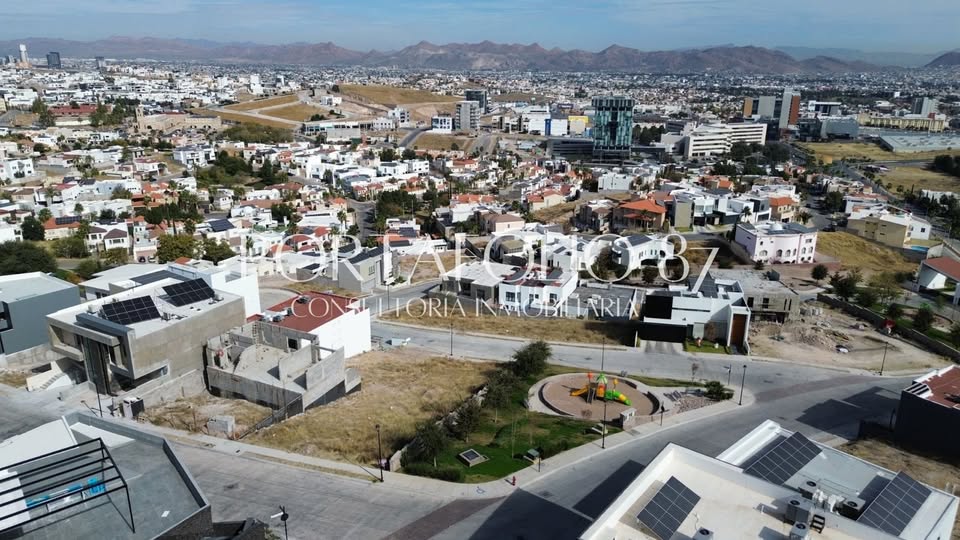 TERRENO IRREGULAR EN ZONA VALLES
