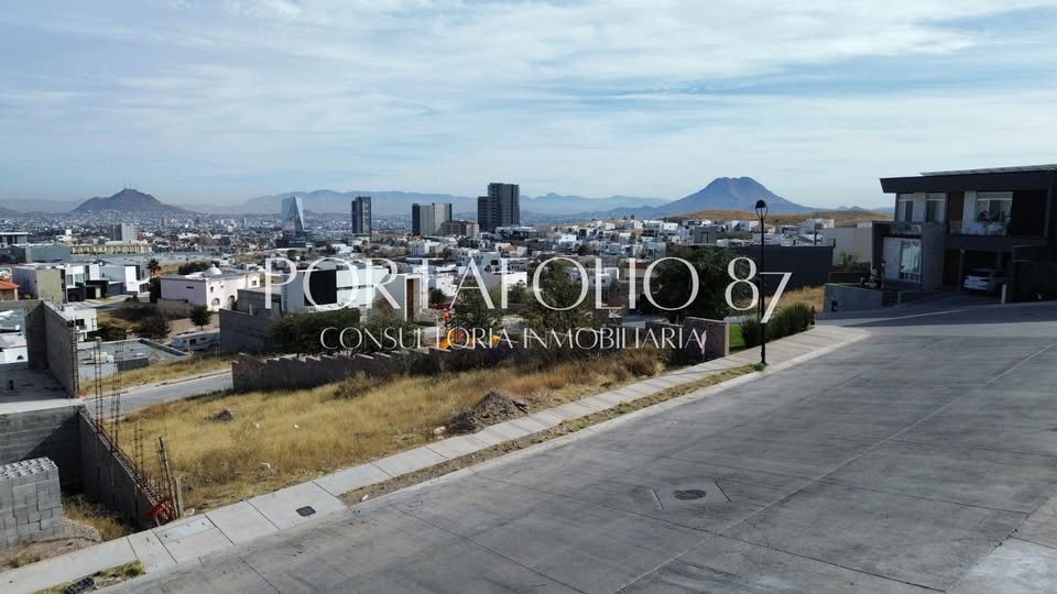 TERRENO IRREGULAR EN ZONA VALLES