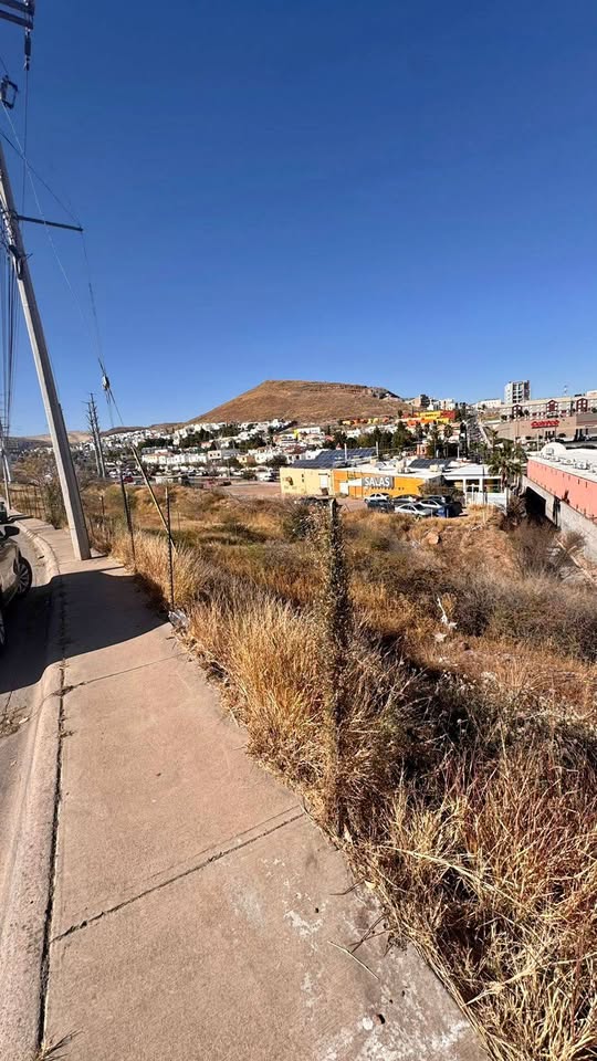 TERRENO EN CANTERA POR MONTESSORI