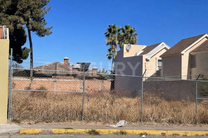 TERRENO IRREGULAR INTERMEDIO EN QUINTAS DEL SOL